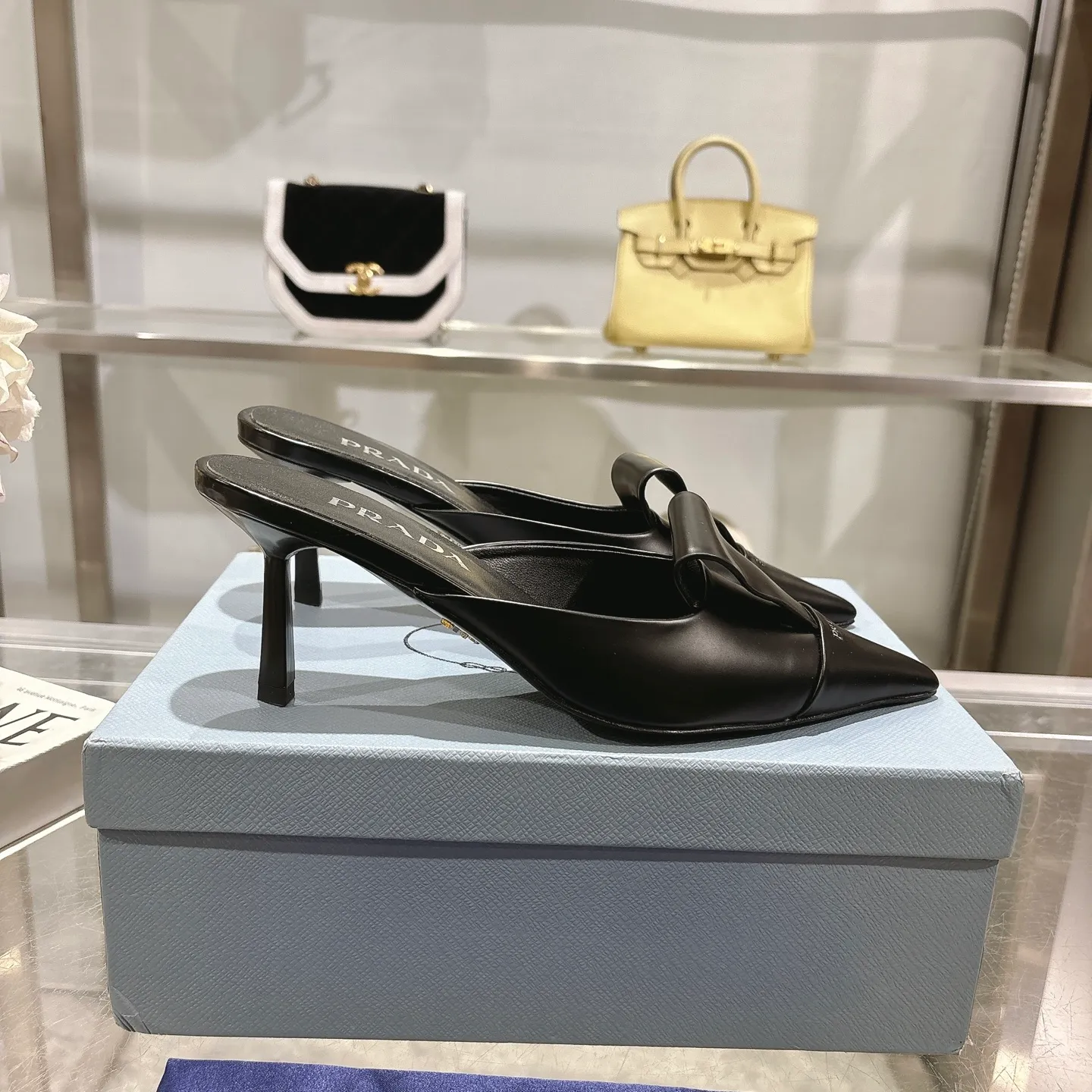 👟👟Ex-factory price 540👟👟 High version ex-factory PRADA* Prada 25ss spring and summer new Mary Jane pointed-toe high-heeled shoes fashion shoes. Purchased from the original version and developed 1:1, perfect details, comfortable on the feet, can be matched with beautiful spring and summer clothes, exquisite and durable 🤩 ✔Upper: original open-edge beaded cowhide ✔Inner: sheepskin ✔Outsole: Italian genuine leather outsole ✔Heel height: 5.5cm, 7.5cm ✔Number of yards: 35-40 (41 customized, non-refundable) ✔Packaging: Original full set of packaging